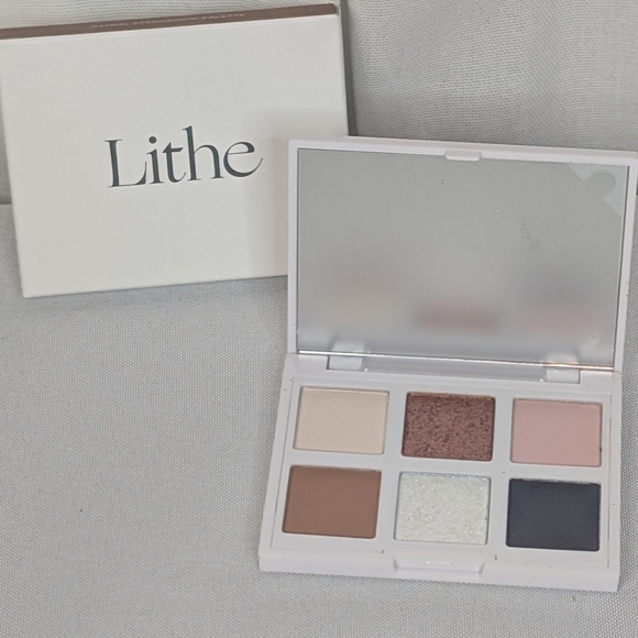 Lithe Astral Eyeshadow Palette - Neutral and Bold Shades NIB - Picture 1 of 3